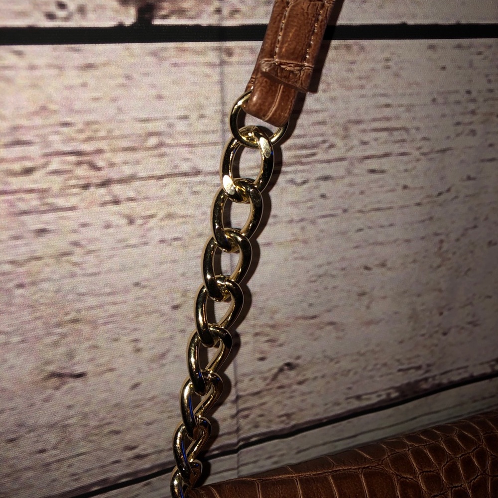 Liz Claiborne Faux Croc purse. - Picture 2 of 4